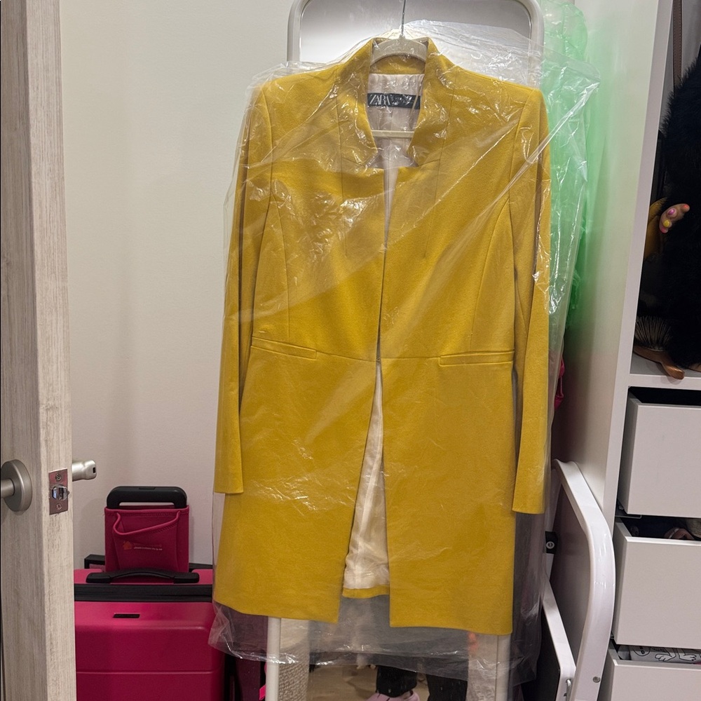 Zara Women's Vibrant Yellow Blazer
